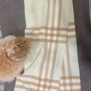 BURBERRY
Giant Check Cashmere Scarf